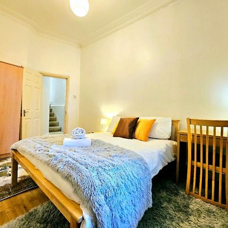 Charming Home With Private Balcony, On 1St Floor, With 2 Bathrooms, 3 Min Walk To Earl'S Court Station 伦敦 外观 照片