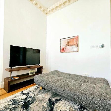 Charming Home With Private Balcony, On 1St Floor, With 2 Bathrooms, 3 Min Walk To Earl'S Court Station 伦敦 外观 照片