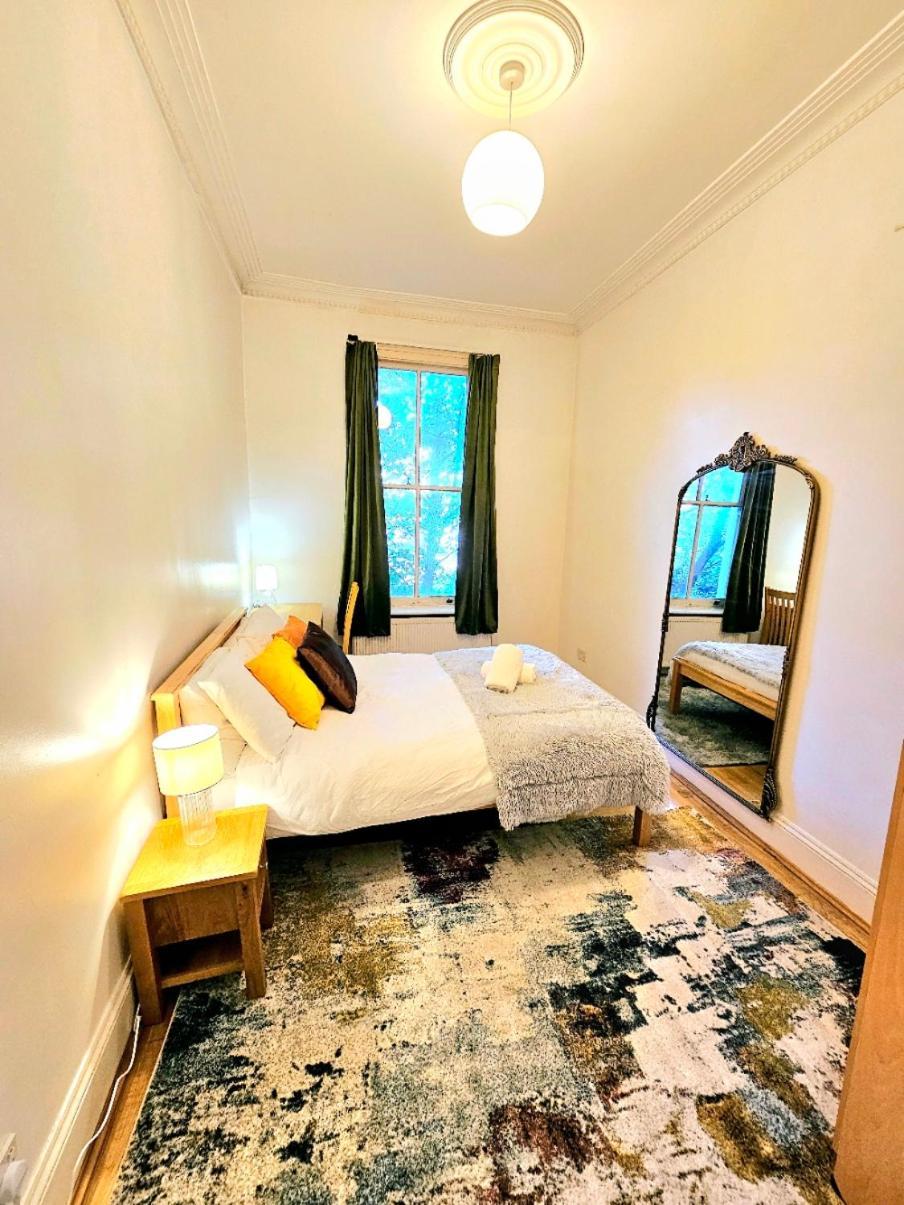 Charming Home With Private Balcony, On 1St Floor, With 2 Bathrooms, 3 Min Walk To Earl'S Court Station 伦敦 外观 照片