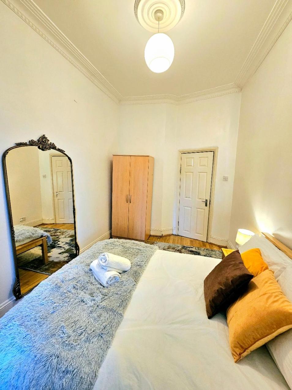 Charming Home With Private Balcony, On 1St Floor, With 2 Bathrooms, 3 Min Walk To Earl'S Court Station 伦敦 外观 照片