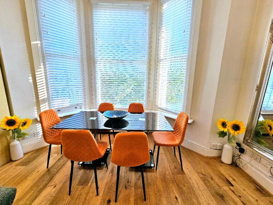 Charming Home With Private Balcony, On 1St Floor, With 2 Bathrooms, 3 Min Walk To Earl'S Court Station 伦敦 外观 照片