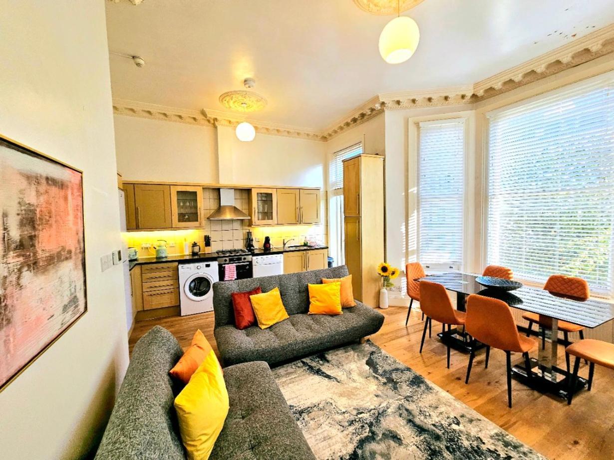 Charming Home With Private Balcony, On 1St Floor, With 2 Bathrooms, 3 Min Walk To Earl'S Court Station 伦敦 外观 照片