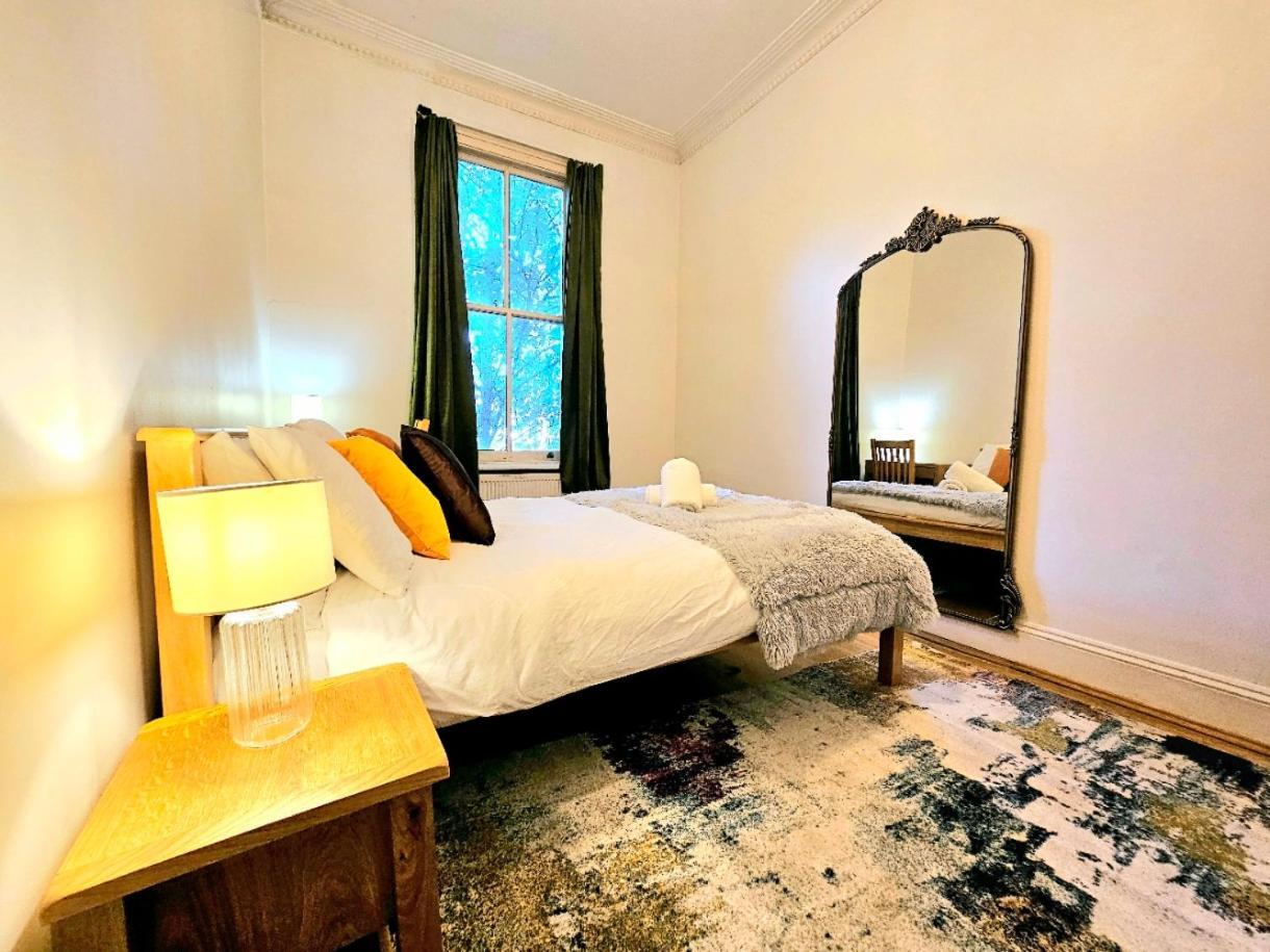 Charming Home With Private Balcony, On 1St Floor, With 2 Bathrooms, 3 Min Walk To Earl'S Court Station 伦敦 外观 照片