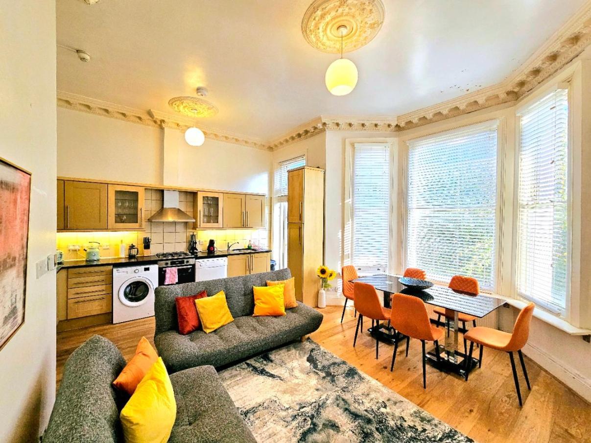 Charming Home With Private Balcony, On 1St Floor, With 2 Bathrooms, 3 Min Walk To Earl'S Court Station 伦敦 外观 照片