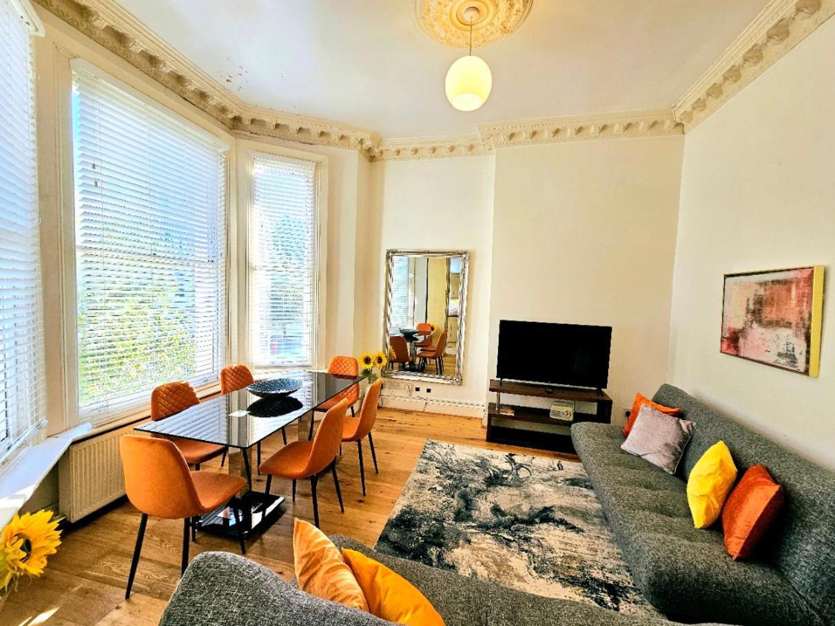 Charming Home With Private Balcony, On 1St Floor, With 2 Bathrooms, 3 Min Walk To Earl'S Court Station 伦敦 外观 照片